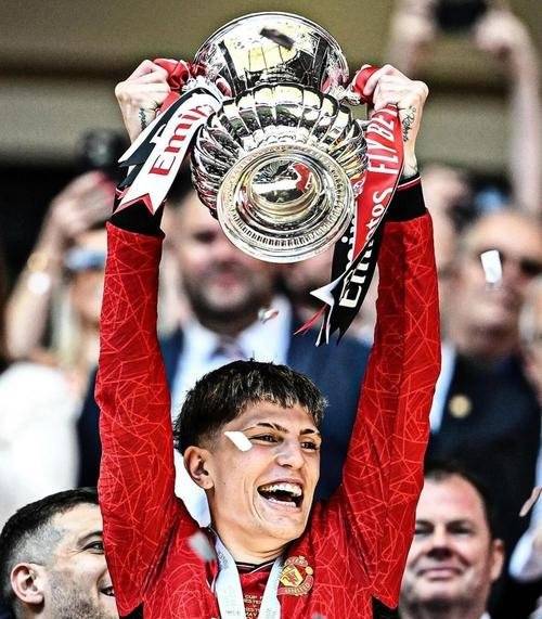 哈兰德在FPX比赛中出色发挥，重要助攻引发热议！的简单介绍